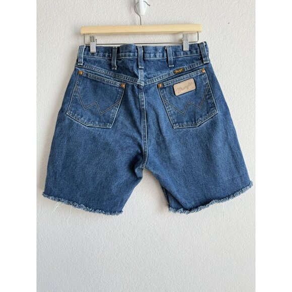 Wrangler Denim High Rise Shorts Women’s Size 33 Med Wash Raw Hem Rodeo Western - Picture 2 of 9
